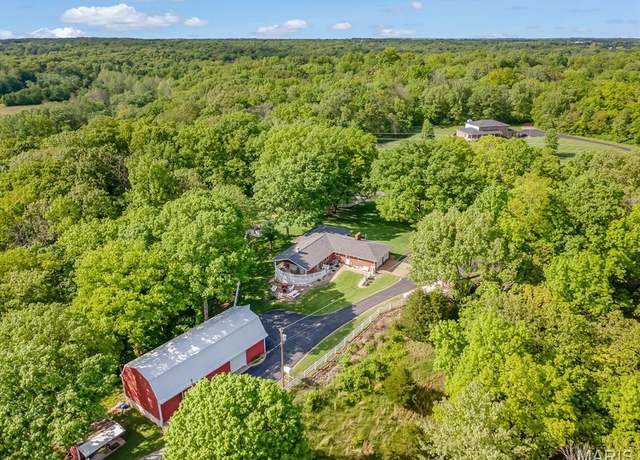 Property at 3004 HH Rd, Waterloo, IL 62298, 2 beds, 3.5 baths