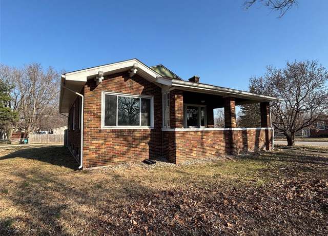 Property at 283 S Central Ave, Wood River, IL 62095, 3 beds, 2 baths