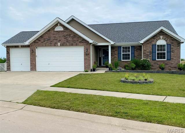 Property at 200 Limerick Ave, Wentzville, MO 63385, 4 beds, 2 baths