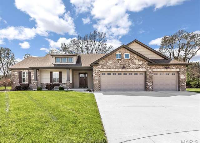 Property at 1500 Sagaponak Ln, Troy, IL 62294, 4 beds, 3 baths