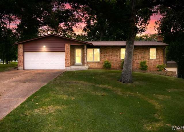 Property at 2 Carr Cir, O'fallon, MO 63366, 3 beds, 2 baths