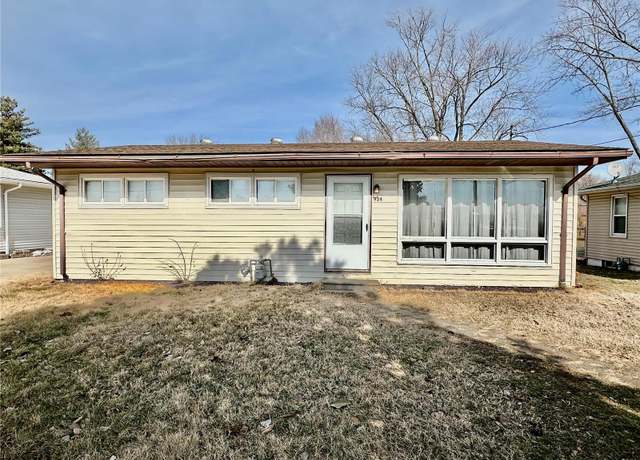 Property at 924 Mill St, Bethalto, IL 62010, 3 beds, 1 bath