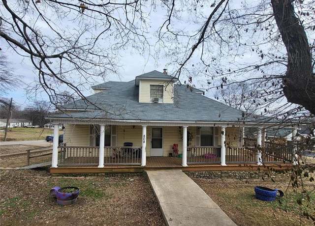 Property at 808 Walnut St, Doniphan, MO 63935, 4 beds, 2 baths