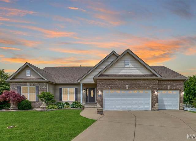 Property at 3 Lakeview Pointe Ct, Lake St Louis, MO 63367, 5 beds, 3.5 baths