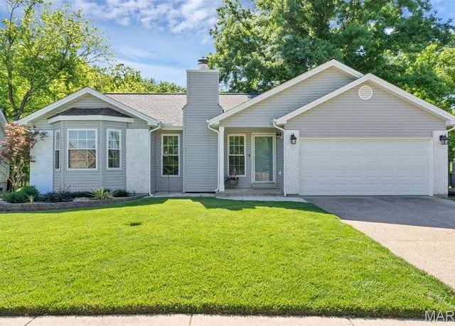 Property at 808 White Picket Ln, Ballwin, MO 63021, 3 beds, 2.5 baths