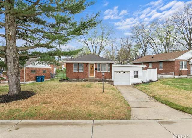 Property at 8900 Southview Ln, St Louis, MO 63123, 2 beds, 1 bath
