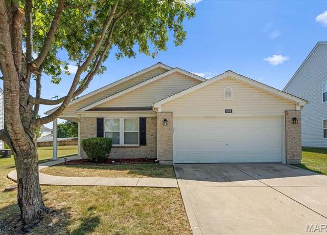 Property at 1508 Autumn Lakes Ln, Mascoutah, IL 62258, 3 beds, 2 baths