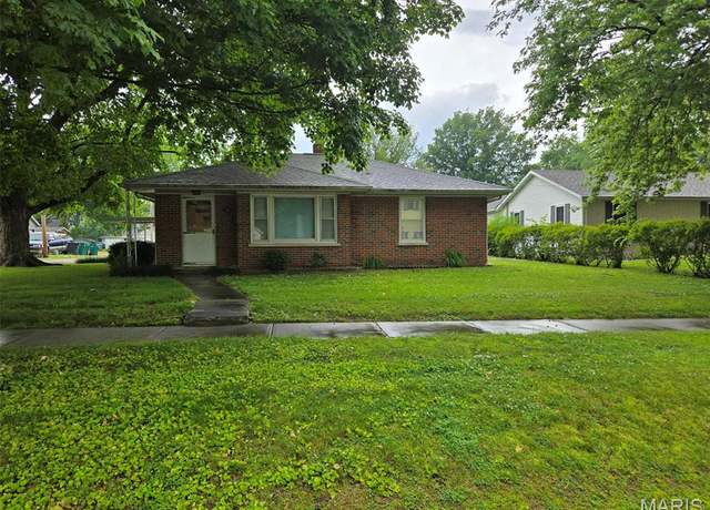 Property at 571 15th St, Carlyle, IL 62231, 2 beds, 1 bath