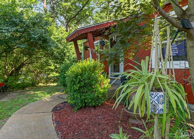 Property at 11328 De Runtz Ave, Maryland Heights, MO 63043, 2 beds, 1 bath