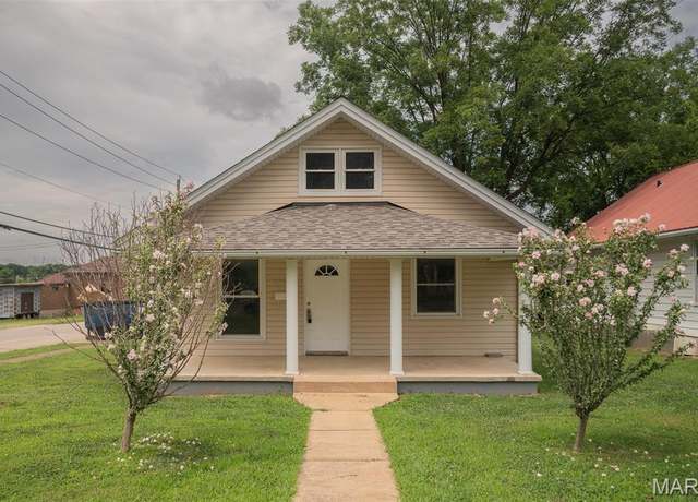 Property at 101 N Grant St, Desloge, MO 63601, 4 beds, 2 baths
