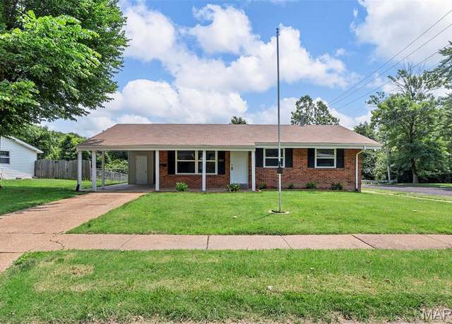 Property at 190 Patterson Ln, Florissant, MO 63031, 3 beds, 2 baths