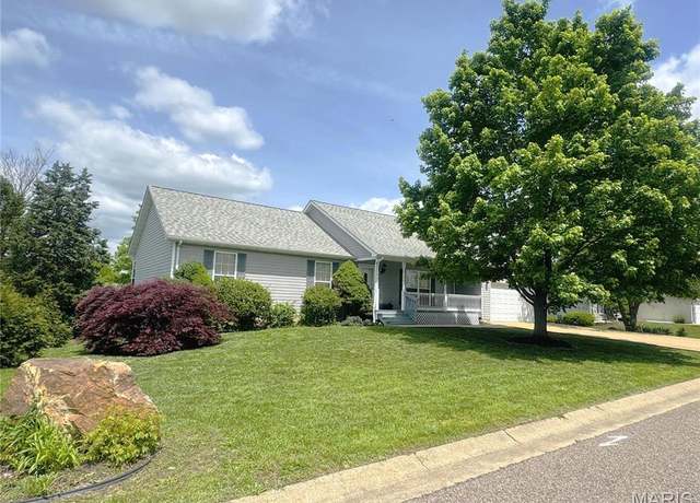 Property at 111 Trainer Ave, Cuba, MO 65453, 3 beds, 3 baths