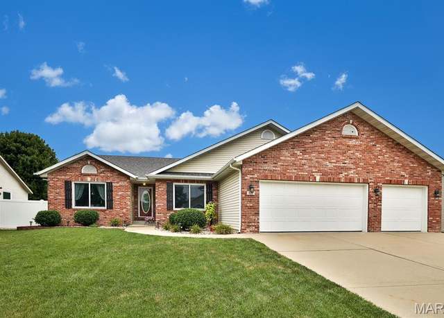Property at 121 Northwoods Dr, Troy, IL 62294, 3 beds, 2 baths