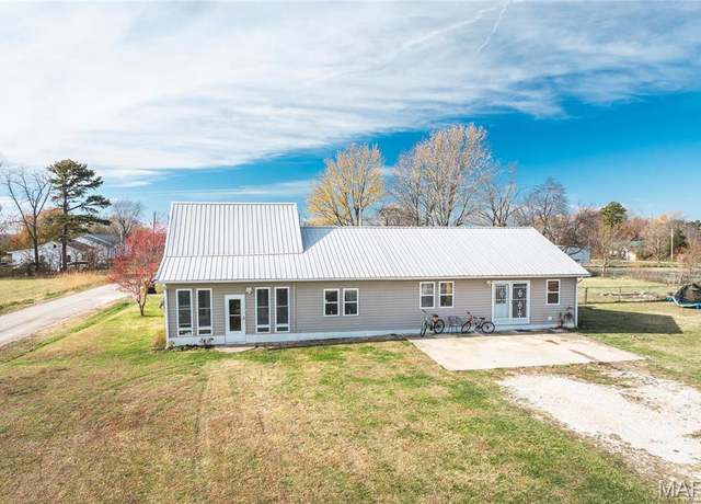 Property at 255 Walnut St, Edgar Springs, MO 65462, 5 beds, 2 baths