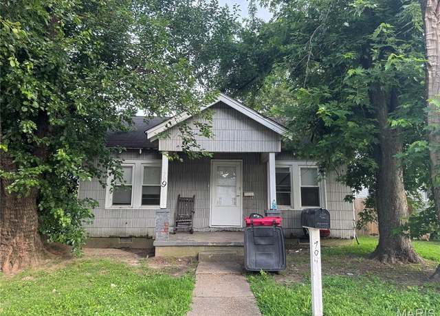 Property at 709 E Gladys St, Sikeston, MO 63801, 3 beds, 1 bath