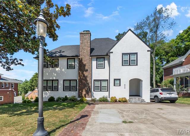 Property at 615 N Henderson Ave, Cape Girardeau, MO 63701, 3 beds, 3.5 baths