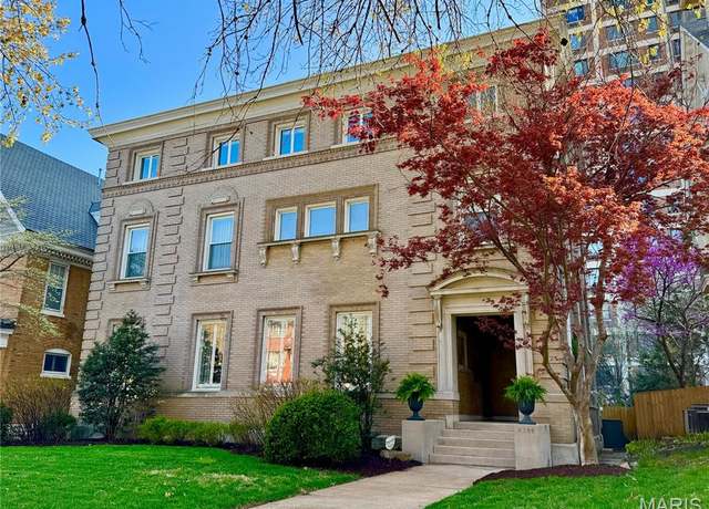 Property at 4386 Westminster Pl, St Louis, MO 63108, 6 beds, 3.5 baths