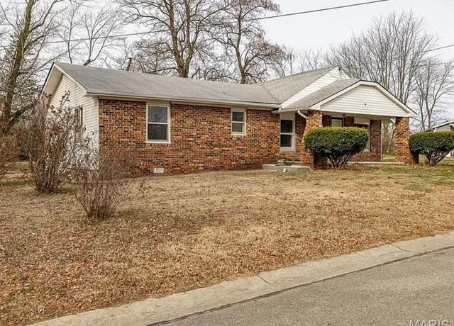 Property at 260 N Sloan St, Lebanon, MO 65536, 3 beds, 1 bath