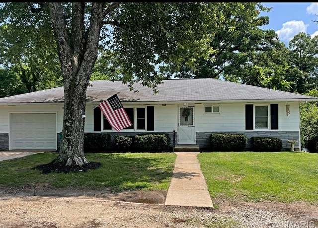 Property at 131 Robin Hill Dr, Steelville, MO 65565, 4 beds, 2 baths