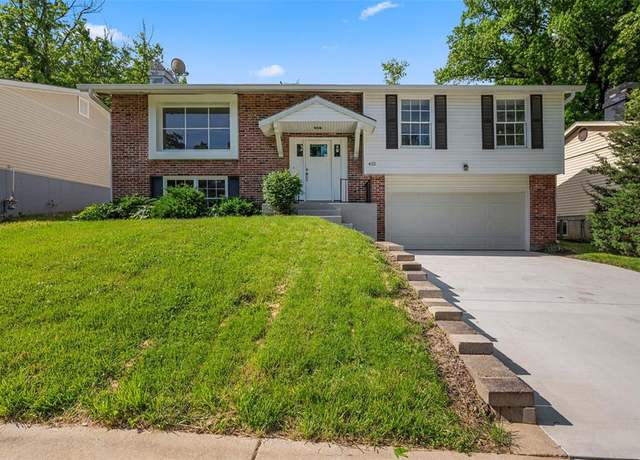 Property at 412 Sorrento Dr, Ballwin, MO 63021, 3 beds, 2.5 baths