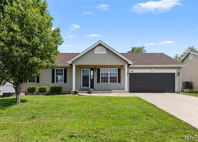 Property at 925 Stone Crossing Dr, Wentzville, MO 63385, 3 beds, 2 baths