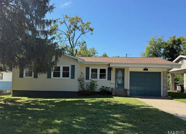 Property at 1211 College St, Cape Girardeau, MO 63703, 3 beds, 1 bath