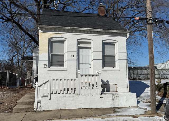 Property at 13 S 16th St, Belleville, IL 62220, 2 beds, 1 bath