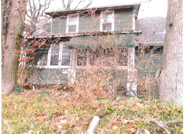 Property at 1221 E Park, Taylorville, IL 62568, 2 beds, 1 bath