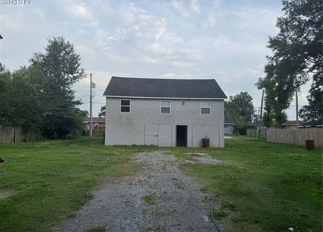 Property at 711 E Gladys St, Sikeston, MO 63801, 2 beds, 1 bath