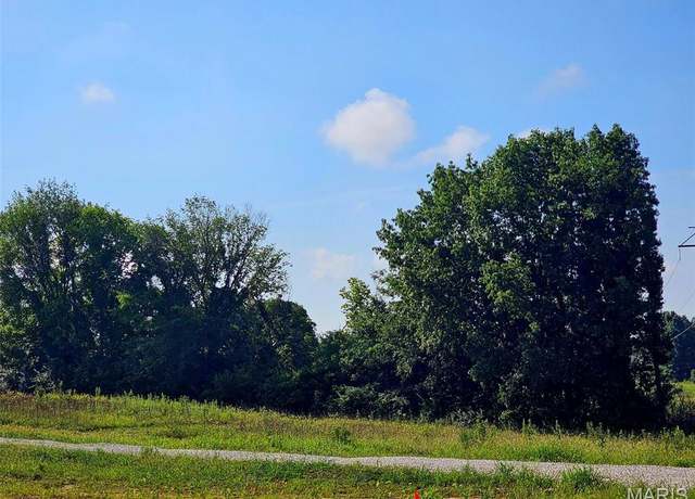 Property at 210 Hawkins Ridge Ct, Troy, MO 63379