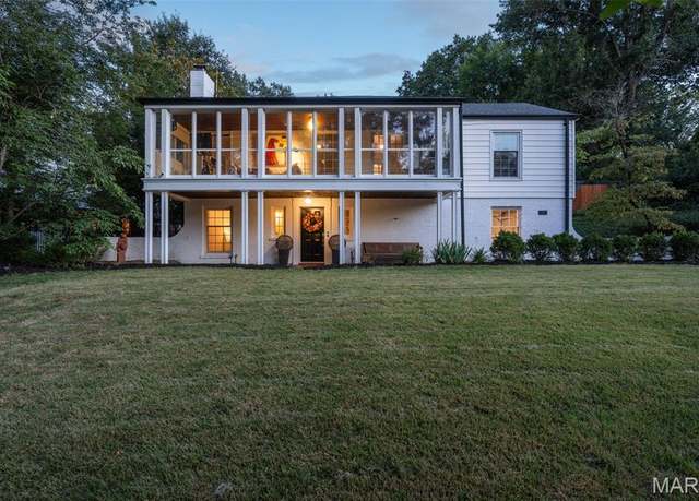 Property at 17 Fleetwood Dr, Ladue, MO 63124, 3 beds, 1.5 baths