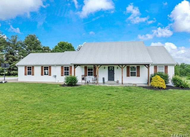 Property at 27080 Sunnyside Rd, Warrenton, MO 63383, 4 beds, 3 baths