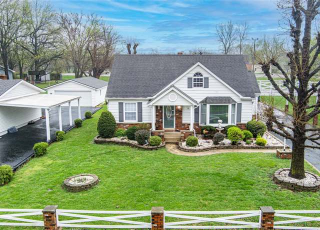 Property at 10 Baldus Dr, Fairview Heights, IL 62208, 4 beds, 2 baths