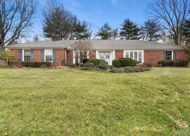 Property at 42 Forest Club Dr, Chesterfield, MO 63005, 3 beds, 3 baths