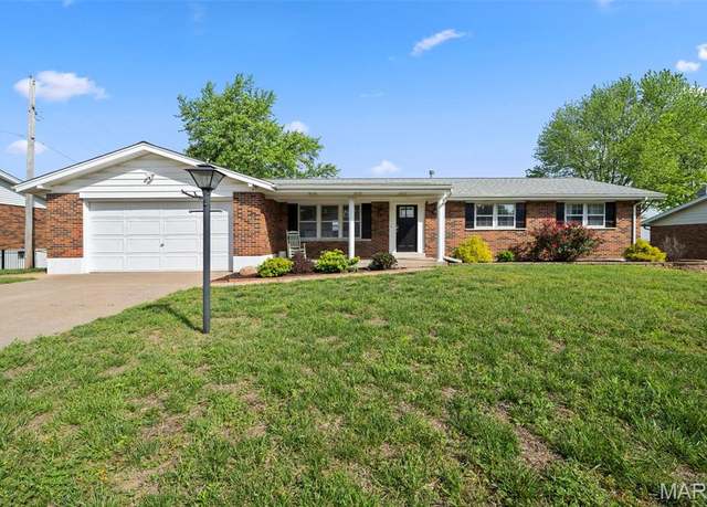 Property at 952 Quince Dr, St Charles, MO 63301, 3 beds, 2.5 baths