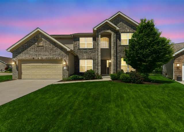 Property at 2 Autumn Bluffs Ct, Fenton, MO 63026, 5 beds, 3.5 baths
