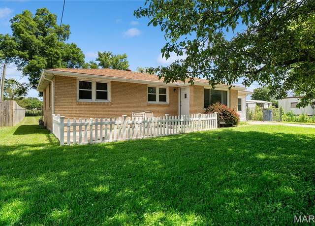 Property at 1202 Perkins St, Scott City, MO 63780, 4 beds, 1 bath