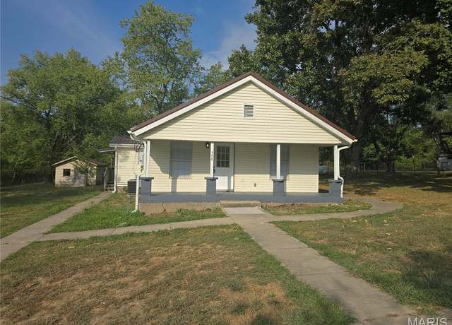 Property at 608 W School St, Crocker, MO 65452, 3 beds, 2.5 baths