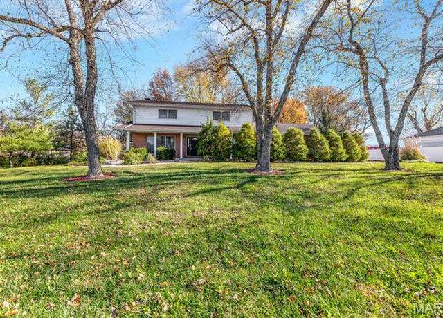 Property at 800 N Hillcrest Dr. St N, Sparta, IL 62286, 4 beds, 3.5 baths