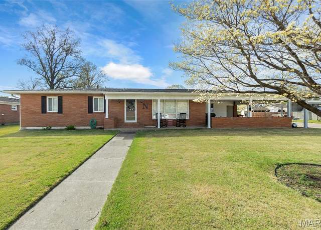 Property at 734 Mimosa Dr, Sikeston, MO 63801, 3 beds, 2 baths