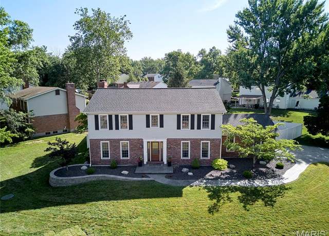 Property at 1093 Del Ebro Dr, Ballwin, MO 63011, 4 beds, 2.5 baths