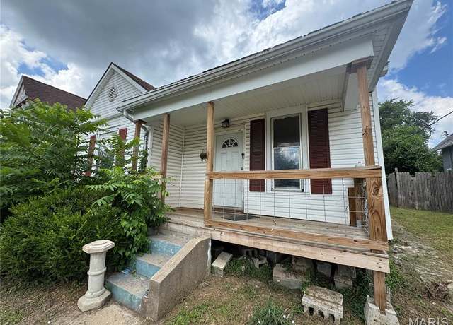 Property at 2116 Grace St, Hannibal, MO 63401, 2 beds, 1 bath