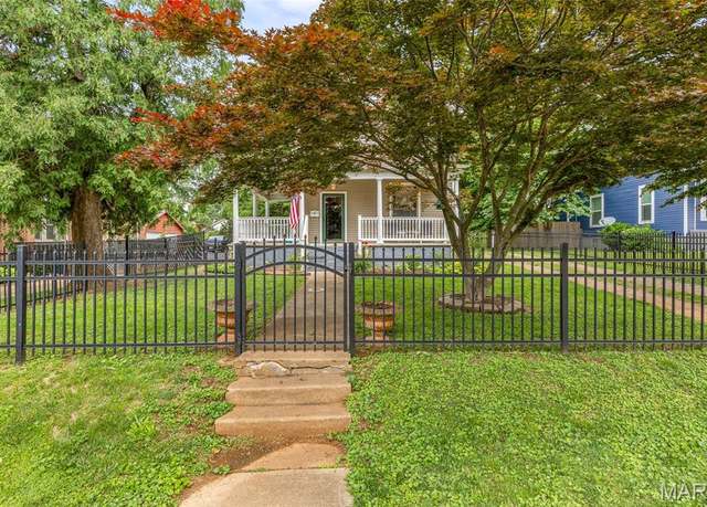 Property at 805 W Columbia St, Farmington, MO 63640, 4 beds, 2.5 baths