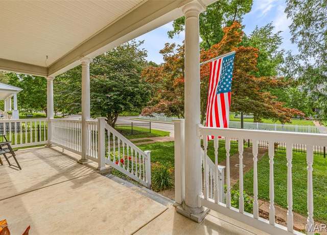 Property at 805 W Columbia St, Farmington, MO 63640, 4 beds, 2.5 baths