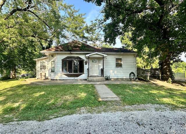 Property at 4903 Columbia St, Alton, IL 62002, 4 beds, 1 bath