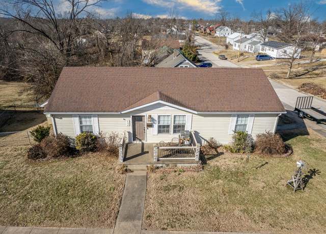Property at 402 South Main St, Perryville, MO 63775, 4 beds, 3 baths