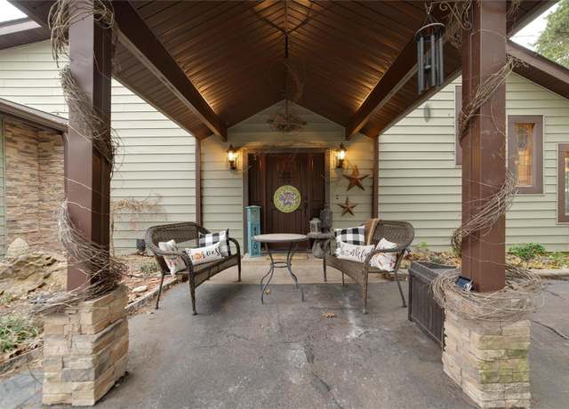 Property at 4550 Fort Hill Trl, Hillsboro, MO 63028, 4 beds, 4.5 baths