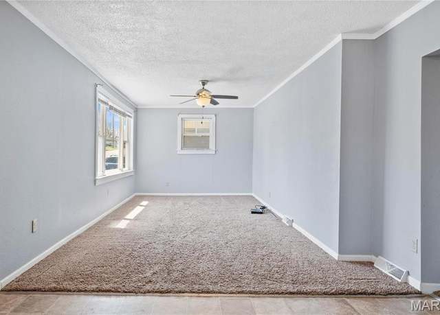 Property at 2820 Vista Ln, Cape Girardeau, MO 63701, 2 beds, 1.5 baths