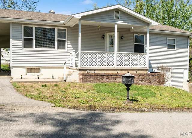 Property at 2820 Vista Ln, Cape Girardeau, MO 63701, 2 beds, 1.5 baths