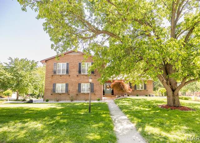 Property at 100 Paddock Rd, Belleville, IL 62223, 5 beds, 4 baths